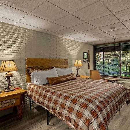 Stonegate Lodge King Bed Wifi 50In Roku Tv Salt Water Pool Room #102 Eureka Springs Zewnętrze zdjęcie