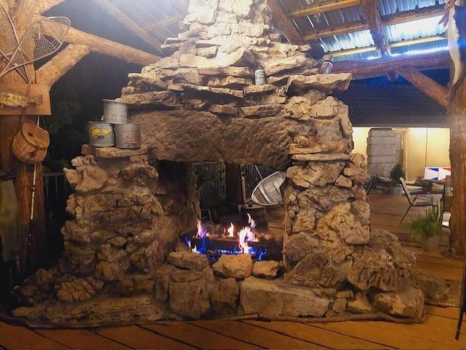 Stonegate Lodge King Bed Wifi 50In Roku Tv Salt Water Pool Room #102 Eureka Springs Zewnętrze zdjęcie