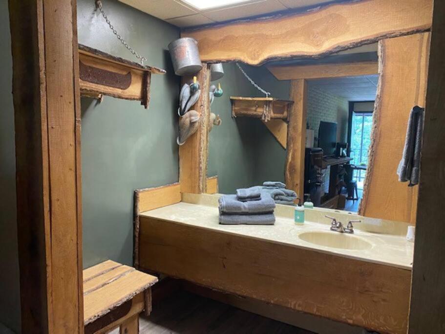 Stonegate Lodge King Bed Wifi 50In Roku Tv Salt Water Pool Room #102 Eureka Springs Zewnętrze zdjęcie