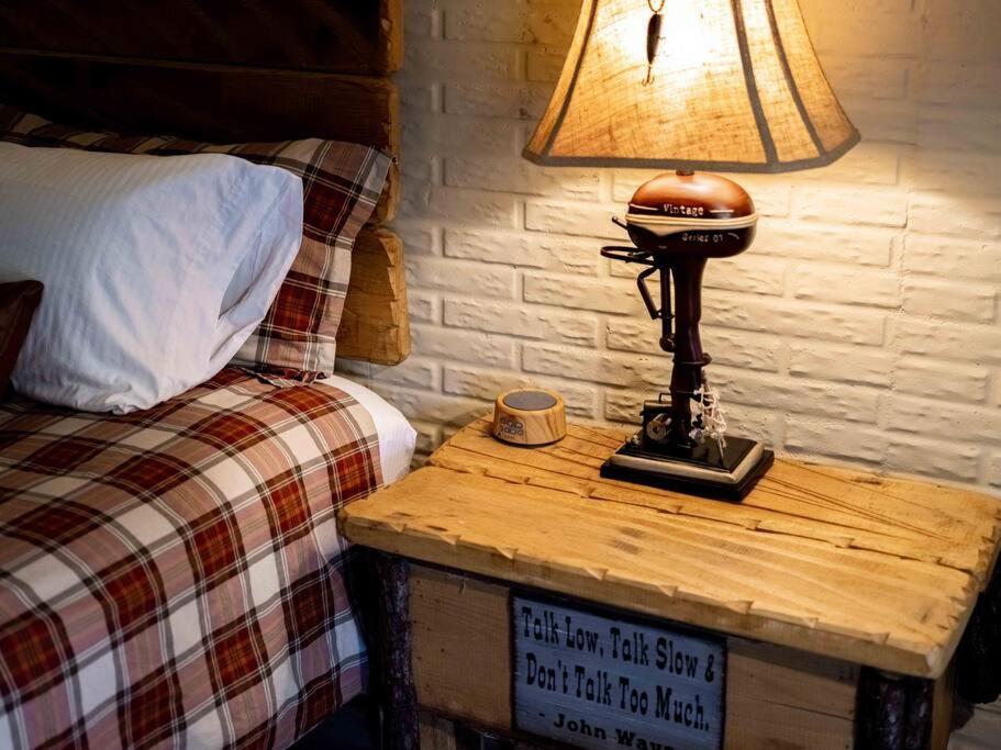 Stonegate Lodge King Bed Wifi 50In Roku Tv Salt Water Pool Room #102 Eureka Springs Zewnętrze zdjęcie