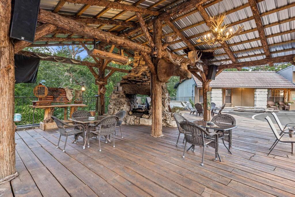 Stonegate Lodge King Bed Wifi 50In Roku Tv Salt Water Pool Room #102 Eureka Springs Zewnętrze zdjęcie