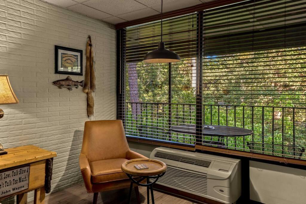 Stonegate Lodge King Bed Wifi 50In Roku Tv Salt Water Pool Room #102 Eureka Springs Zewnętrze zdjęcie